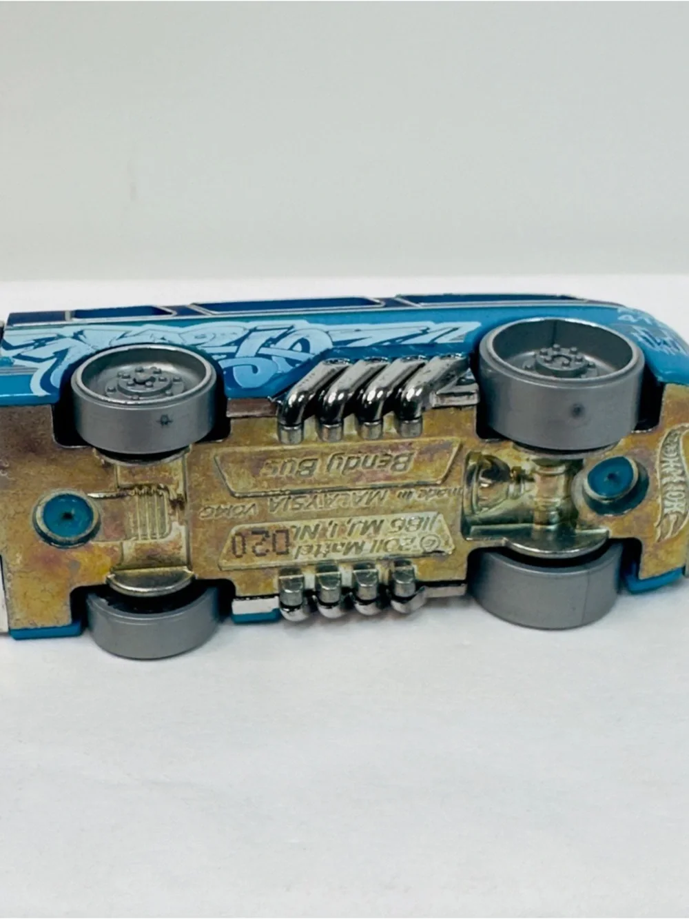 2011 Hot Wheels Mattel Bendy Bus Transporter Vehicle VO146 Loose Blue Toy A